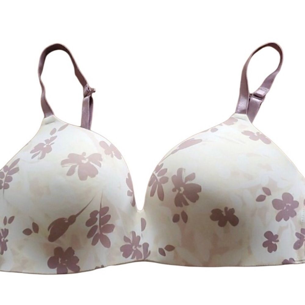 Auden the bliss bra it’s a wireless plunge bra size 34D